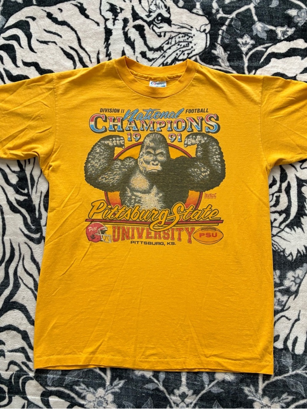 016 - VINTAGE 90s PITT STATE PSU GORILLAS FOOTBALL T SHIRT